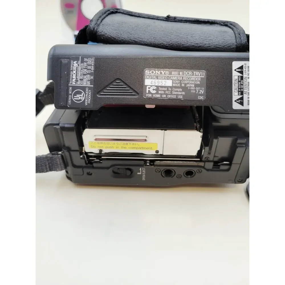 Vintage Sony Handycam DCR-TRV11 MiniDV Digital Camcorder Bundle